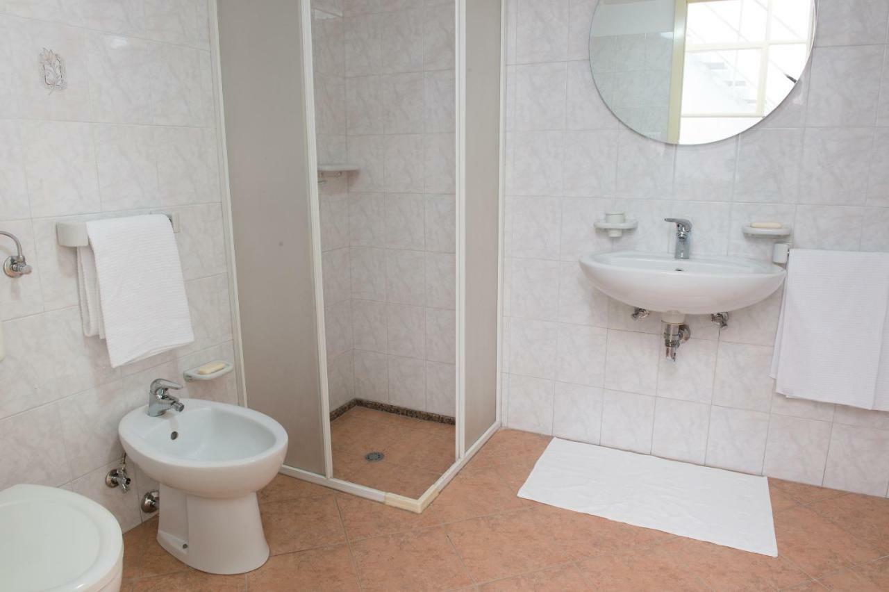 B&B Pozzi Dolci Aradeo Bagian luar foto